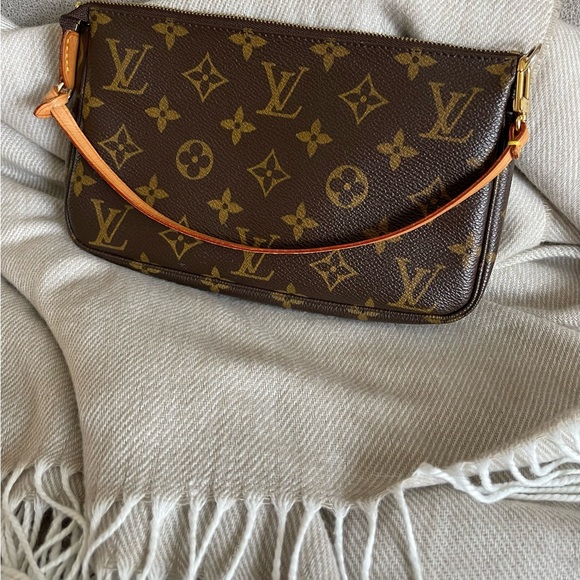 Louis Vuitton Handbags - Authentic Louis Vuitton Pochette Accesoires